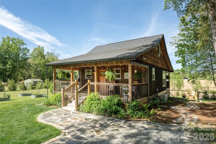 Property Photo:  18 N Bear View Drive  NC 28792 