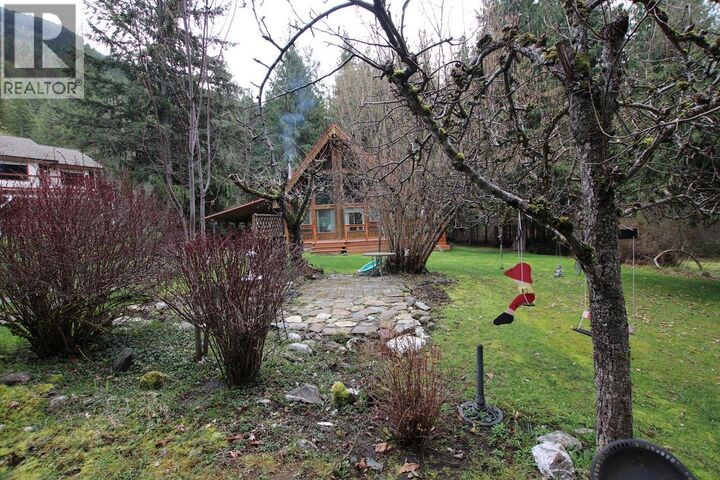 Property Photo: 432 Bayles Road BC V0G 1R1