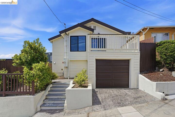 Property Photo:  2469 Potter St  CA 94601 