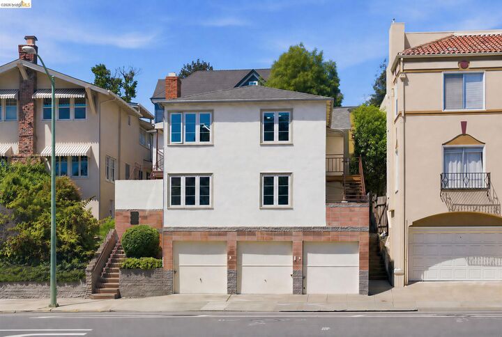 Property Photo:  2257 Park Blvd  CA 94606 