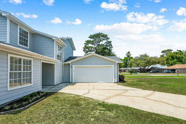 Property Photo:  200 Brook Court  FL 32578 