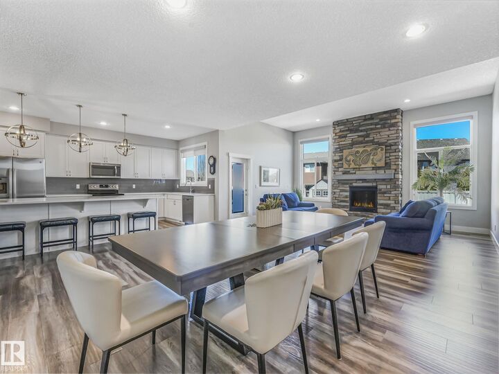Property Photo:  4260 Charles Close SW  AB T6W 3H2 