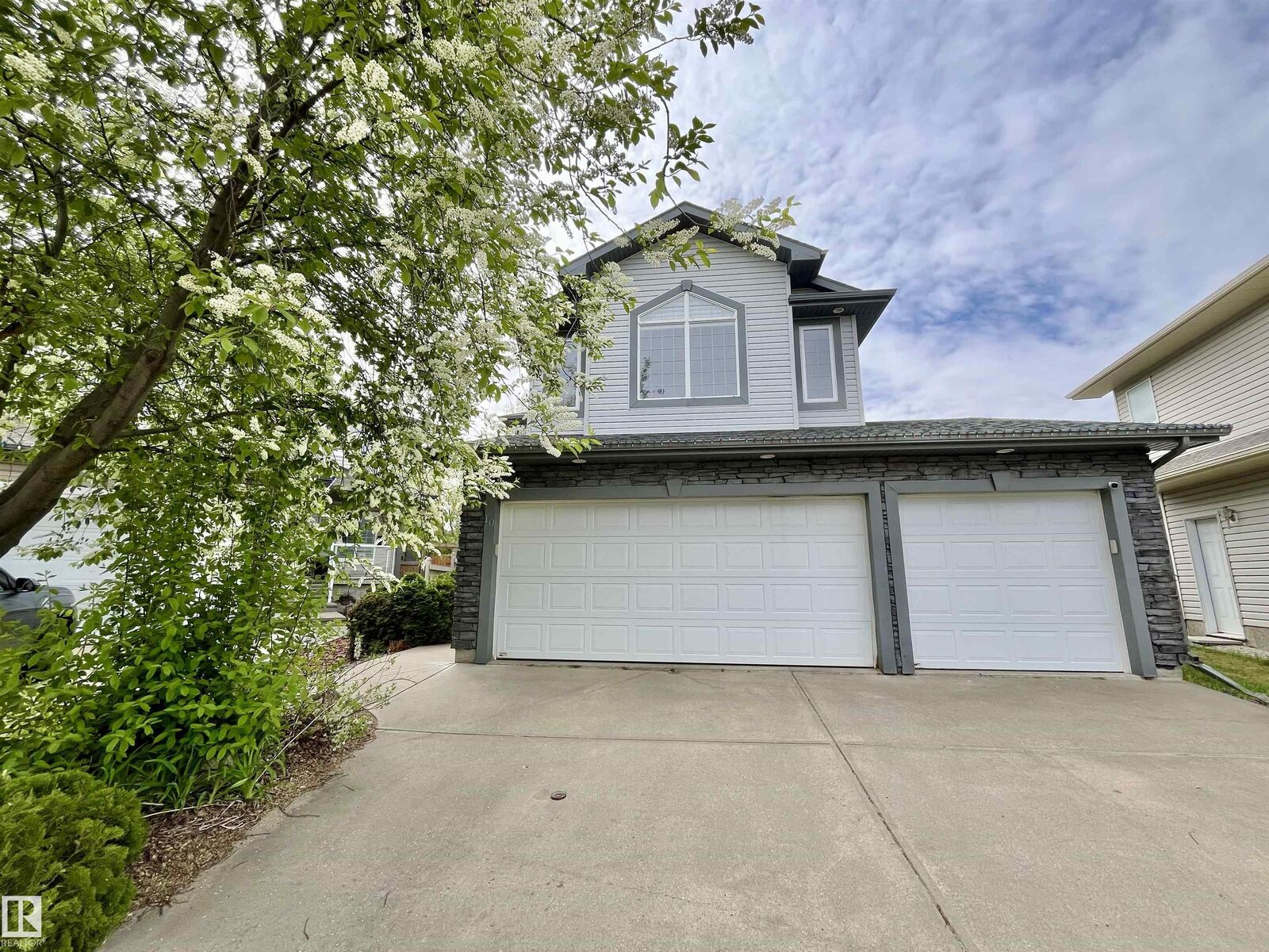 Property Photo:  10 Erickson Close  AB T8N 7G5 