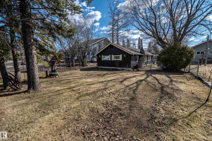 Property Photo:  4828 52 Street  AB T0E 0A0 