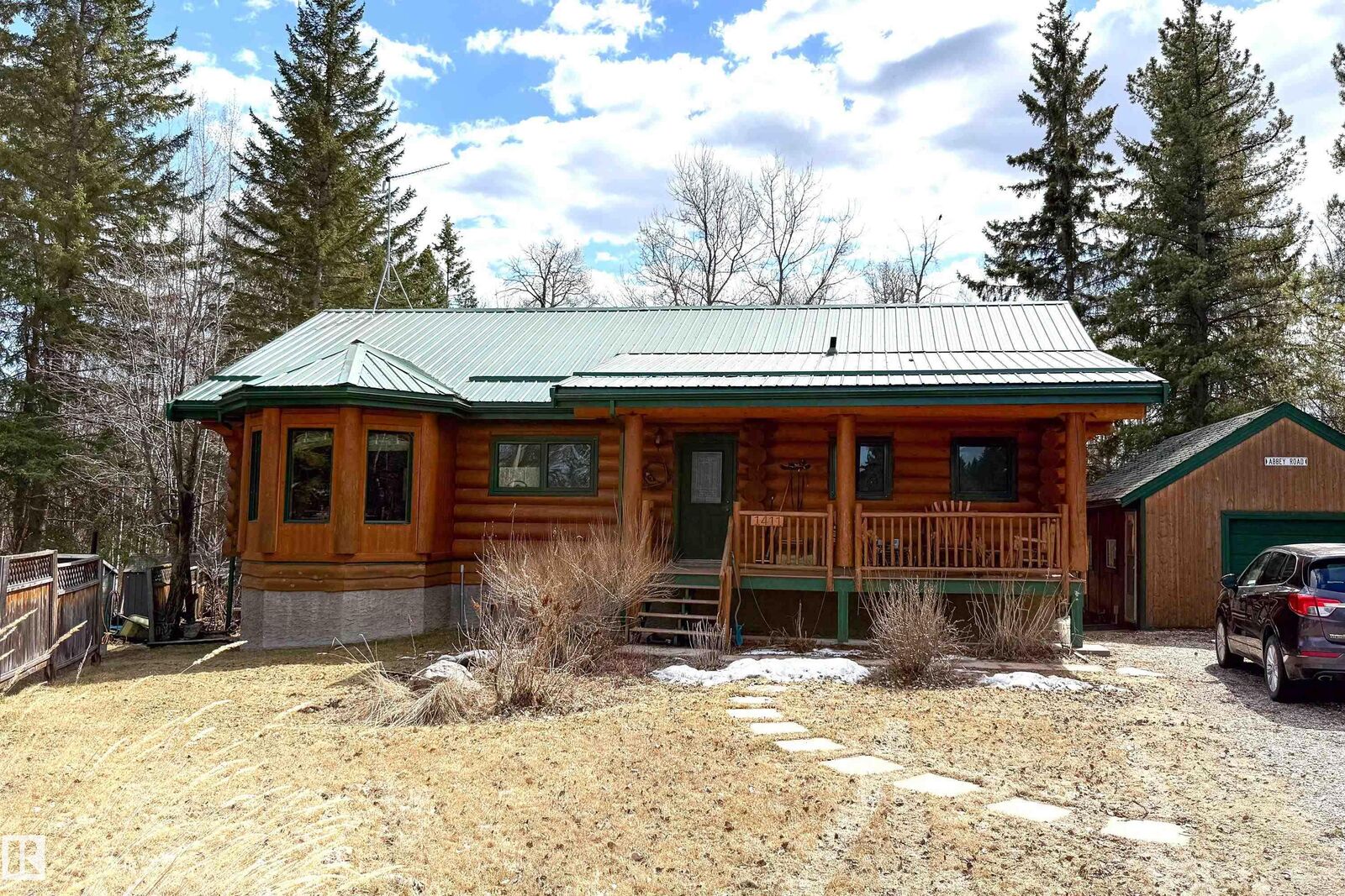 Property Photo:  1411 Park Crescent  AB T0E 0A2 