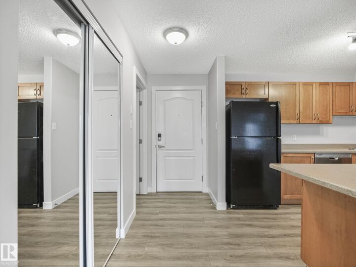 Property Photo: 7331 South Terwillegar Drive NW 6221 AB T6R 0L9
