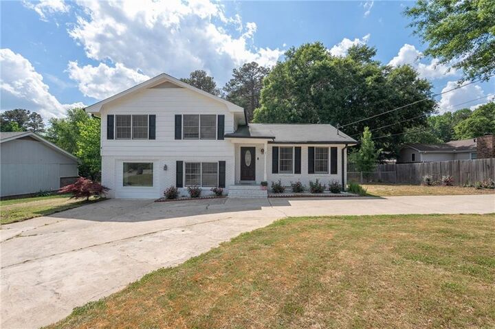 Property Photo: 875 White Oak Court GA 30046