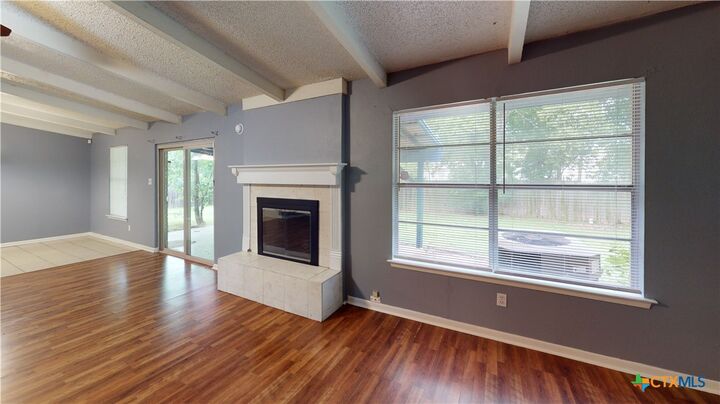 Property Photo:  1404 E Vardeman Avenue  TX 76541 