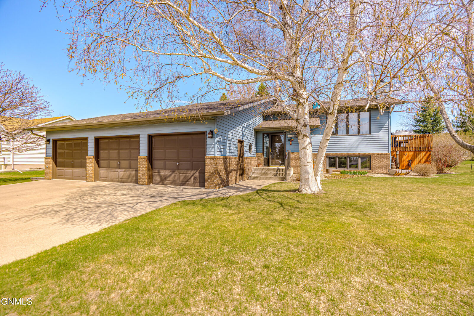 Property Photo:  410 3rd Street  ND 58565 