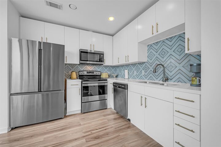 Property Photo:  5925 Almeda Road 12406  TX 77004 