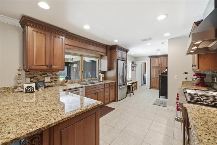 Property Photo:  4014 Carrollwood Village Drive  FL 33618 