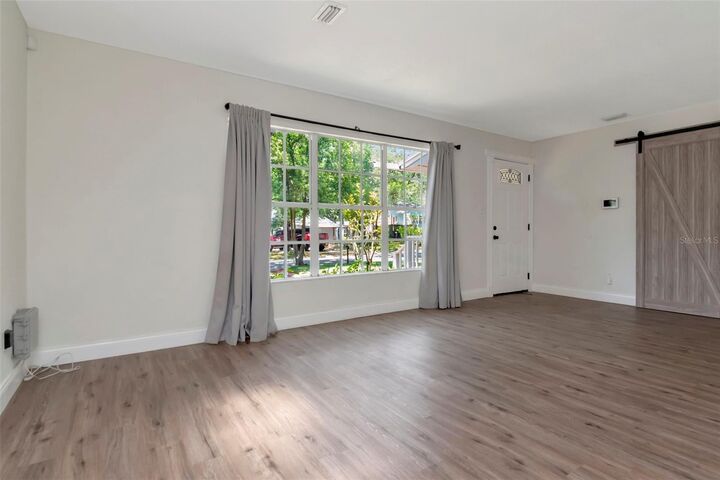 Property Photo:  2101 E Howell Street  FL 33610 
