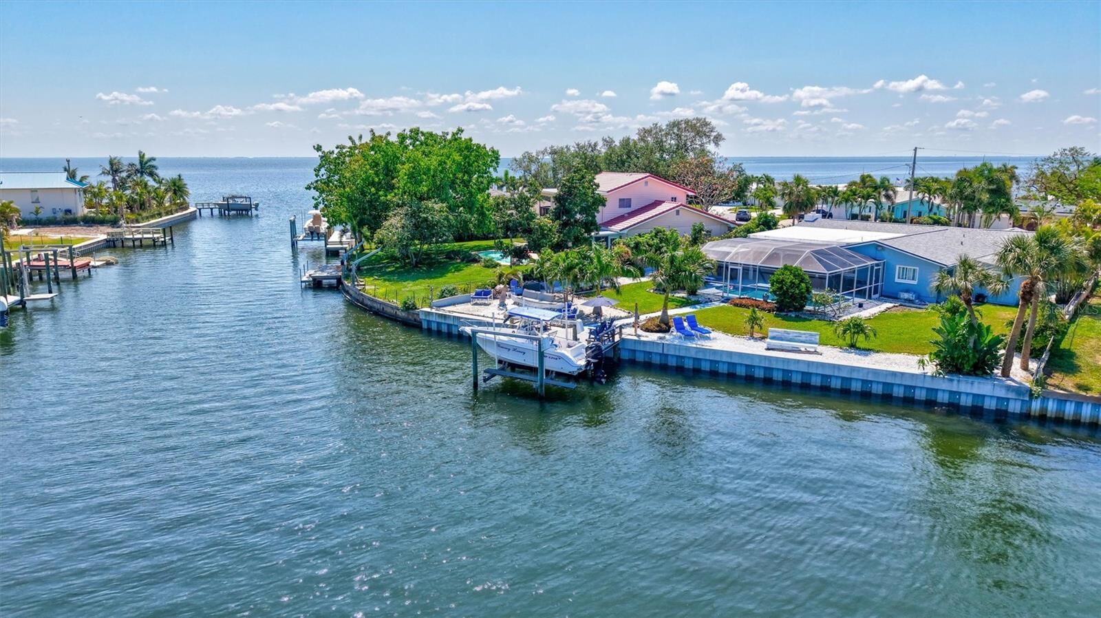 Property Photo: 563 Lewis Boulevard SE FL 33705