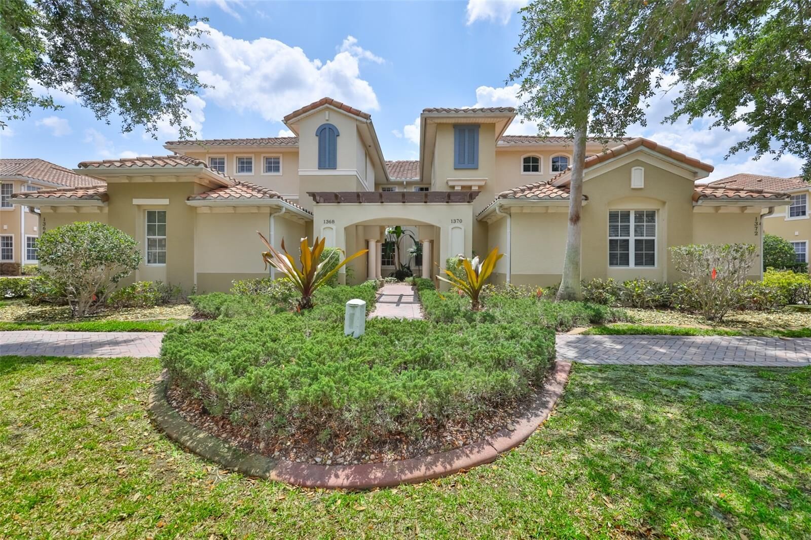 Property Photo:  1368 Emerald Dunes Drive  FL 33573 
