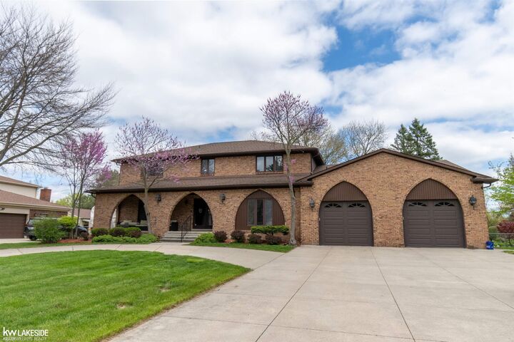 Property Photo: 37900 Saddle Lane MI 48036