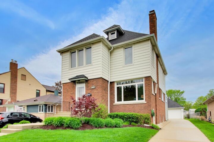 Property Photo:  940 W Grant Drive  IL 60016 