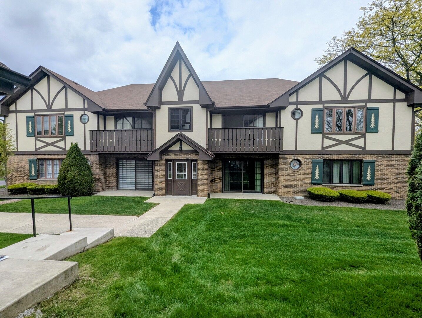Property Photo:  11511 Autobahn Drive E 102  IL 60464 