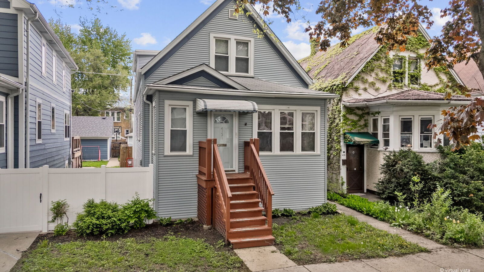 Property Photo: 4131 N Richmond Street IL 60618