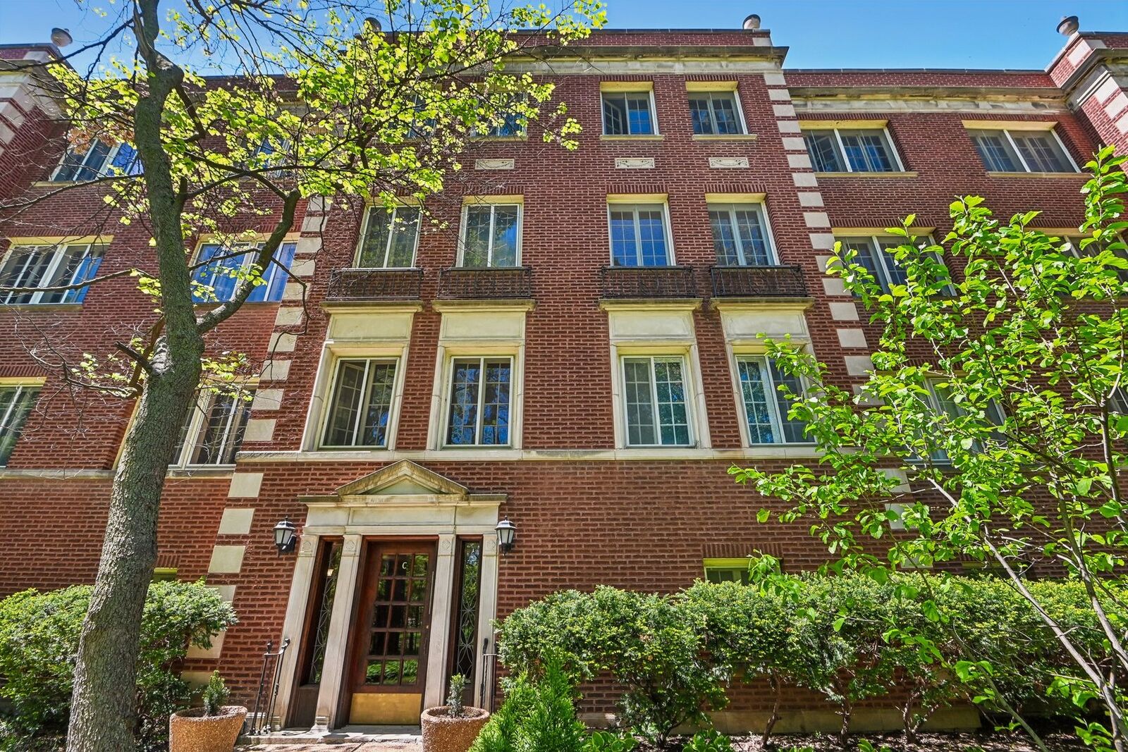 Property Photo:  1033 Ontario Street 2cn  IL 60302 