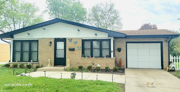 Property Photo:  703 Sheldon Avenue  IL 60506 