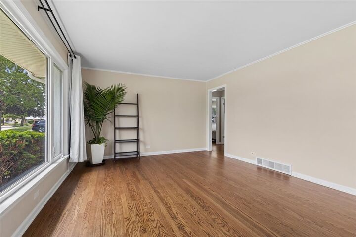 Property Photo:  1304 Dennis Place  IL 60018 
