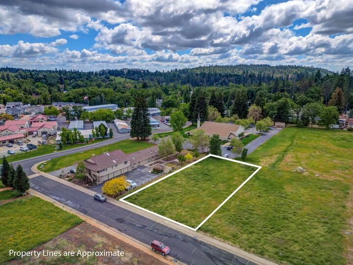 Property Photo:  600 Friendly Court  CA 95247 