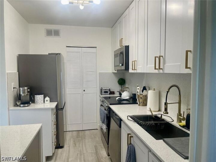Property Photo:  788 Park Shore Drive H36  FL 34103 