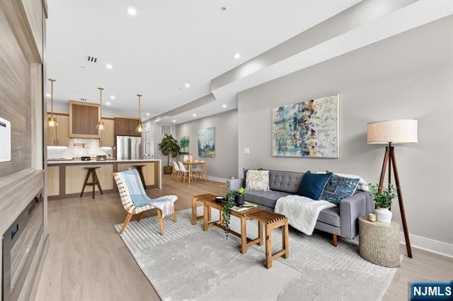 Property Photo:  172 Griffith Street 1  NJ 07307 