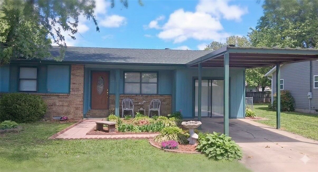 Property Photo: 2301 Beth Lane AR 72712