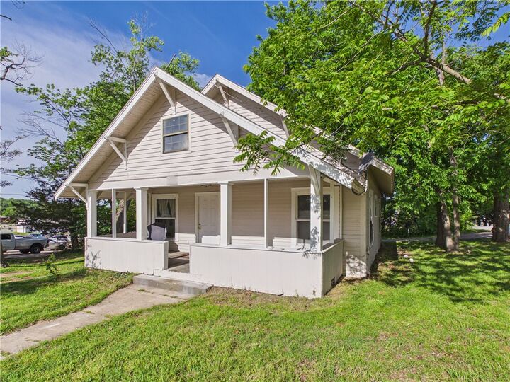 Property Photo:  312 N Chestnut  AR 72601 