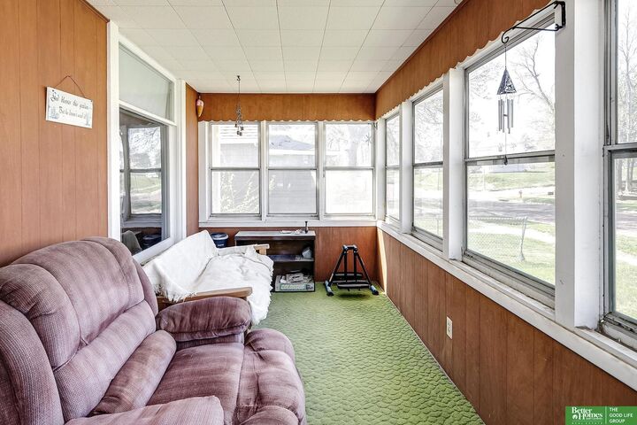 Property Photo:  5713 S 38th Street  NE 68107 