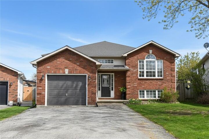 21 Glengary Crescent — photo 1