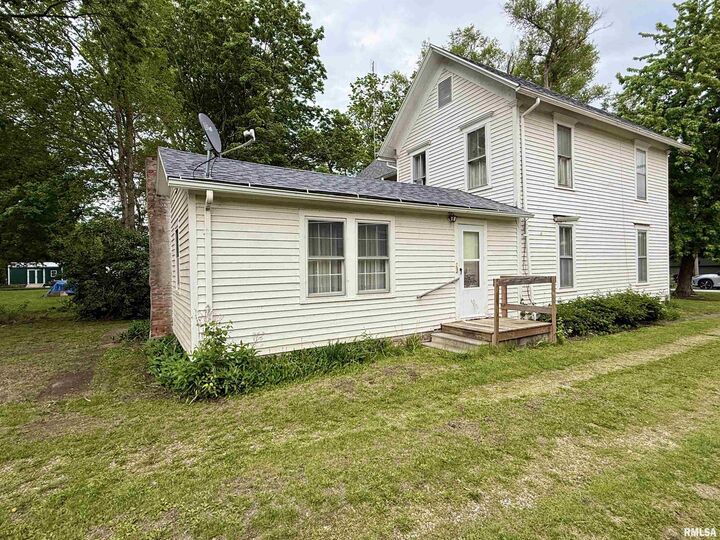 Property Photo:  203 E Water Street  IL 61544 