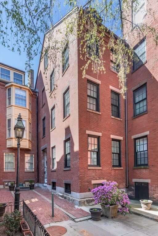 Property Photo: 14 Lindall Pl MA 02114