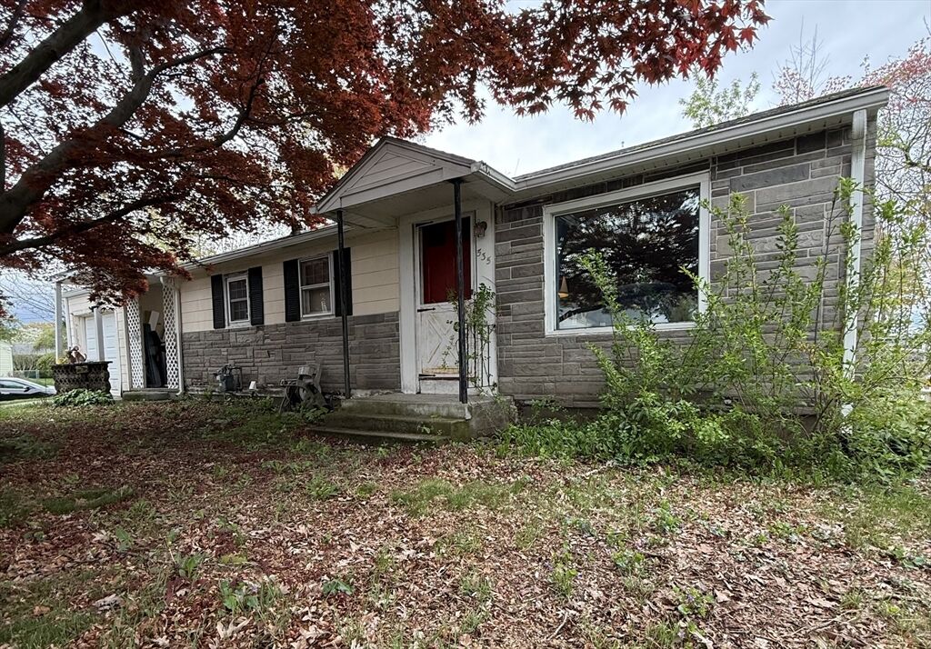 Property Photo:  535 Prospect St  MA 01020 