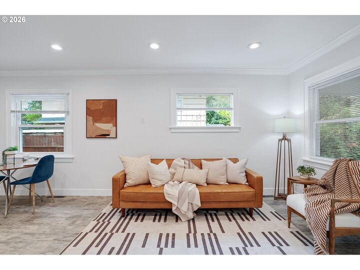 Property Photo:  2817 NE Weidler St  OR 97232 