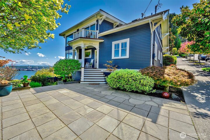 Property Photo:  1712  Arch Avenue SW  WA 98116 