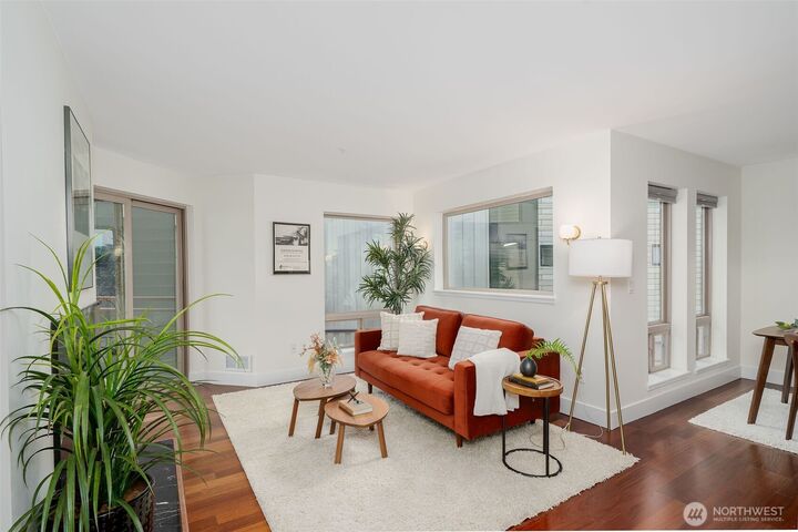 Property Photo:  711 E Denny Way 306  WA 98122 