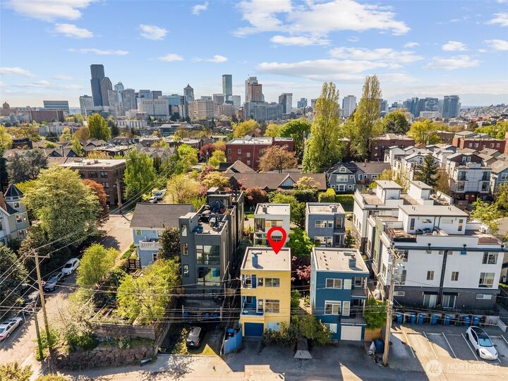 Property Photo:  1108  18th Avenue A  WA 98122 