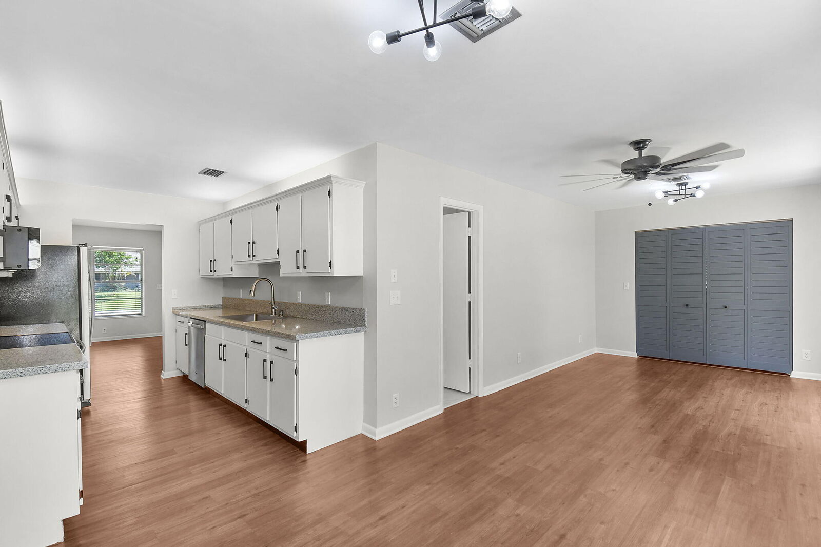 Property Photo:  9040 SE Hobe Ridge Avenue  FL 33455 