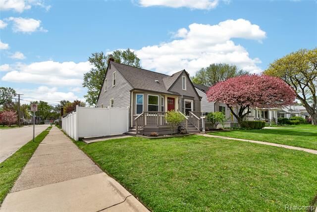 Property Photo:  1283 West Boulevard  MI 48072 