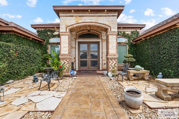 Property Photo:  519 Valley Oak Cir.  TX 78566 