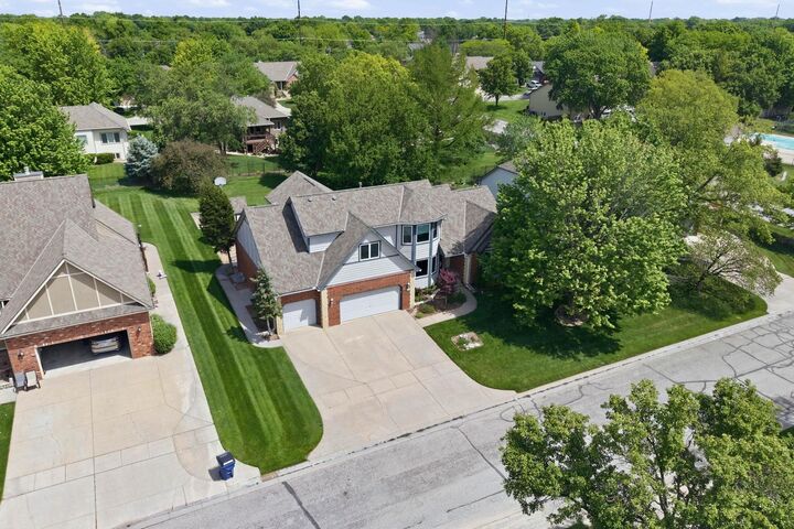 Photo de la propriété:  1325 N Pine Grove Ct.  KS 67212 