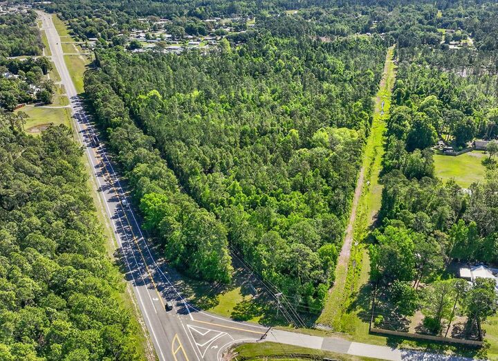 Property Photo: 1075 S State Rd 19 FL 32177