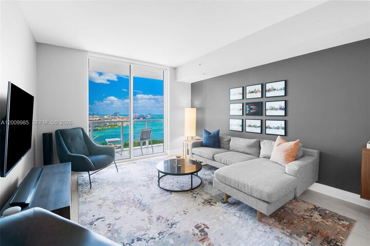 Property Photo:  253 NE 2nd St 2503  FL 33132 