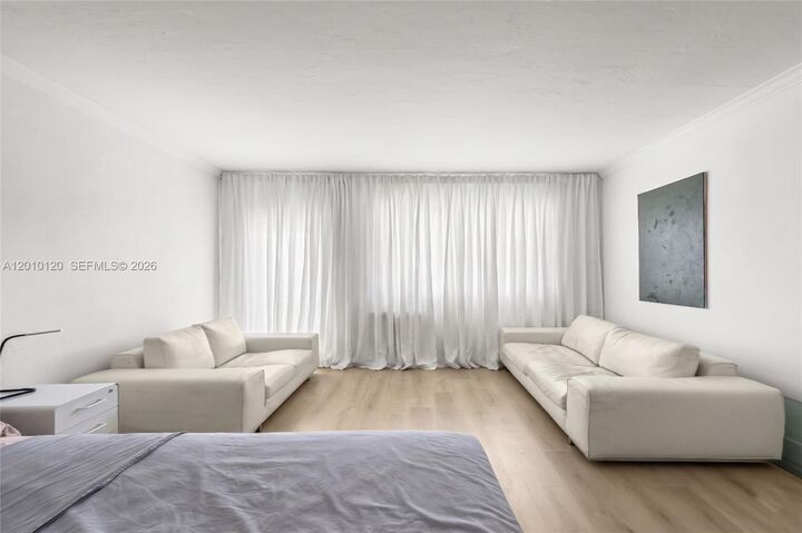 Property Photo:  717 Espanola Way 111  FL 33139 