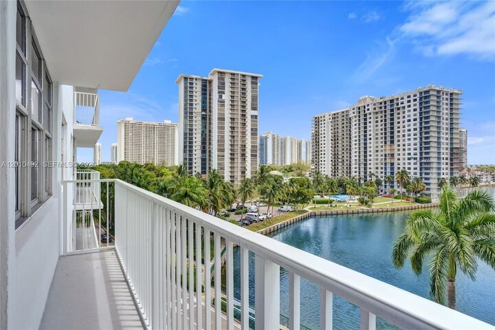 Property Photo:  2851 NE 183rd St 616E  FL 33160 