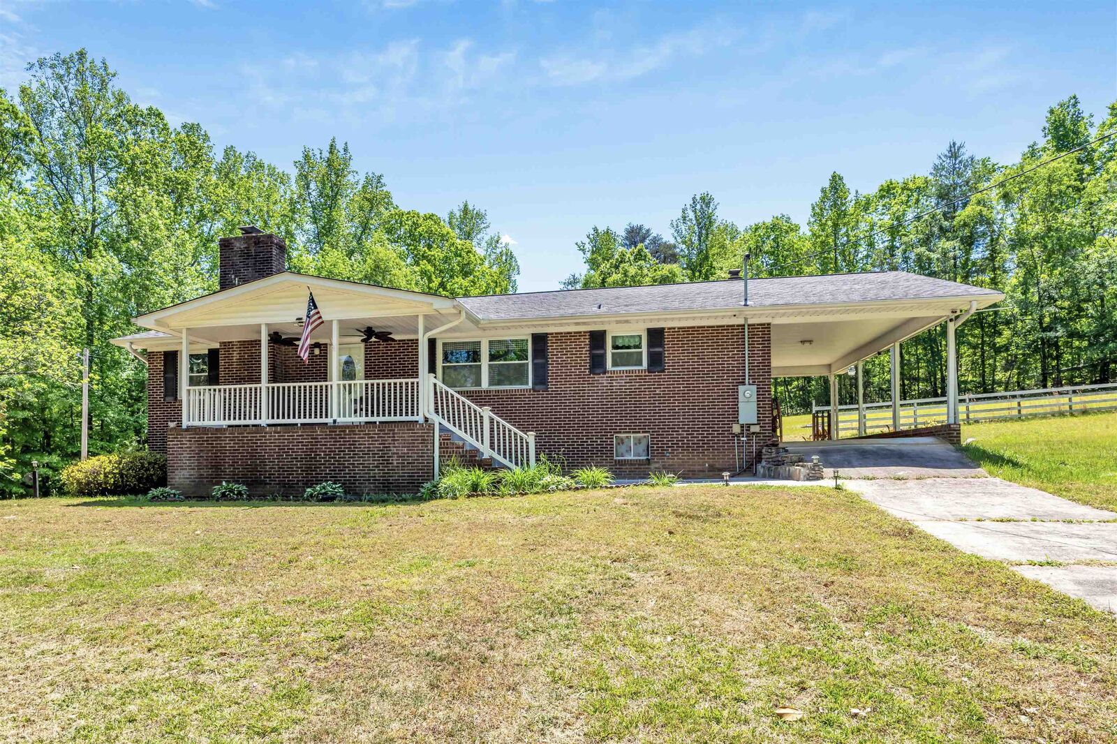 Property Photo: 213 Nursery Road SC 26940