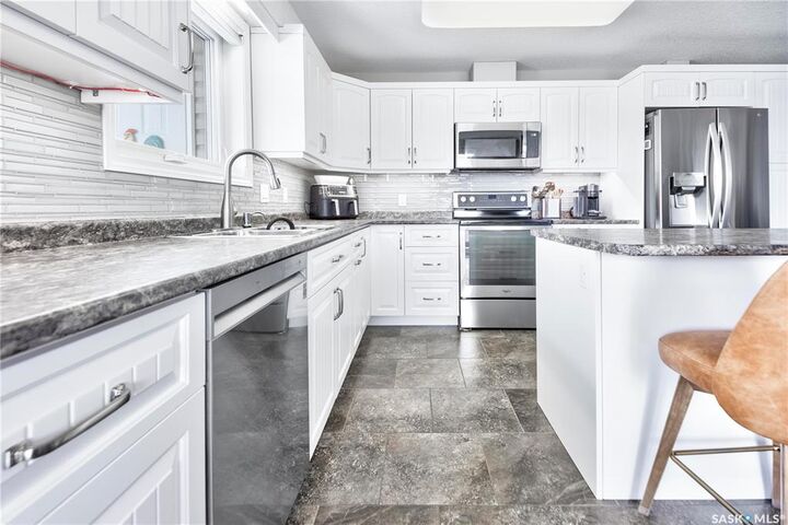 Property Photo:  2781 Woodbridge Drive 403  SK S6V 3Z9 