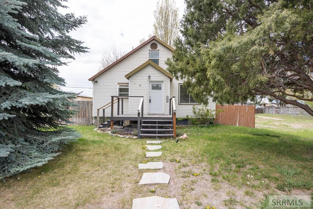 Property Photo:  1425 Jefferson Avenue  ID 83202 
